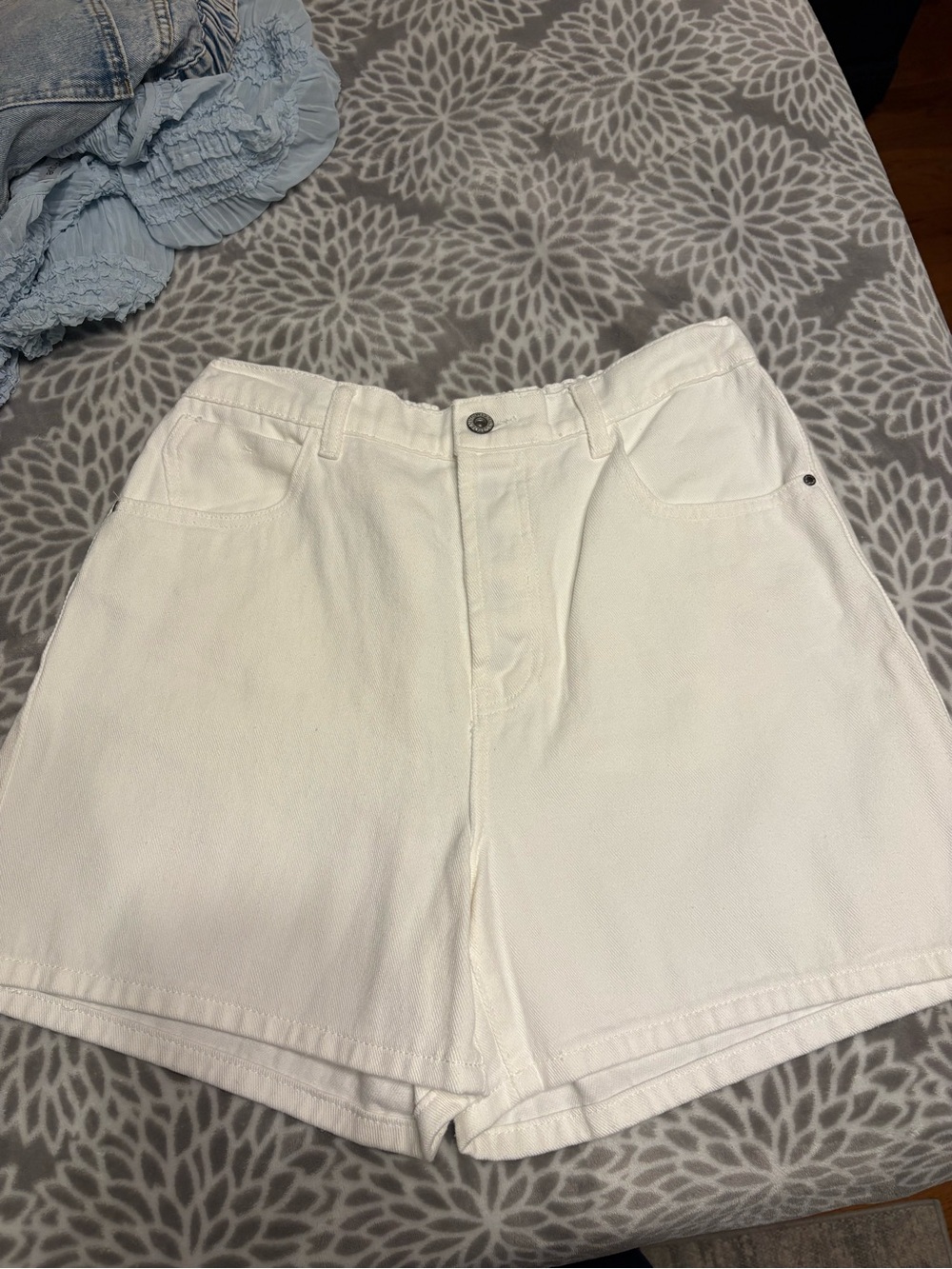 vestique White High-Waist Denim Shorts